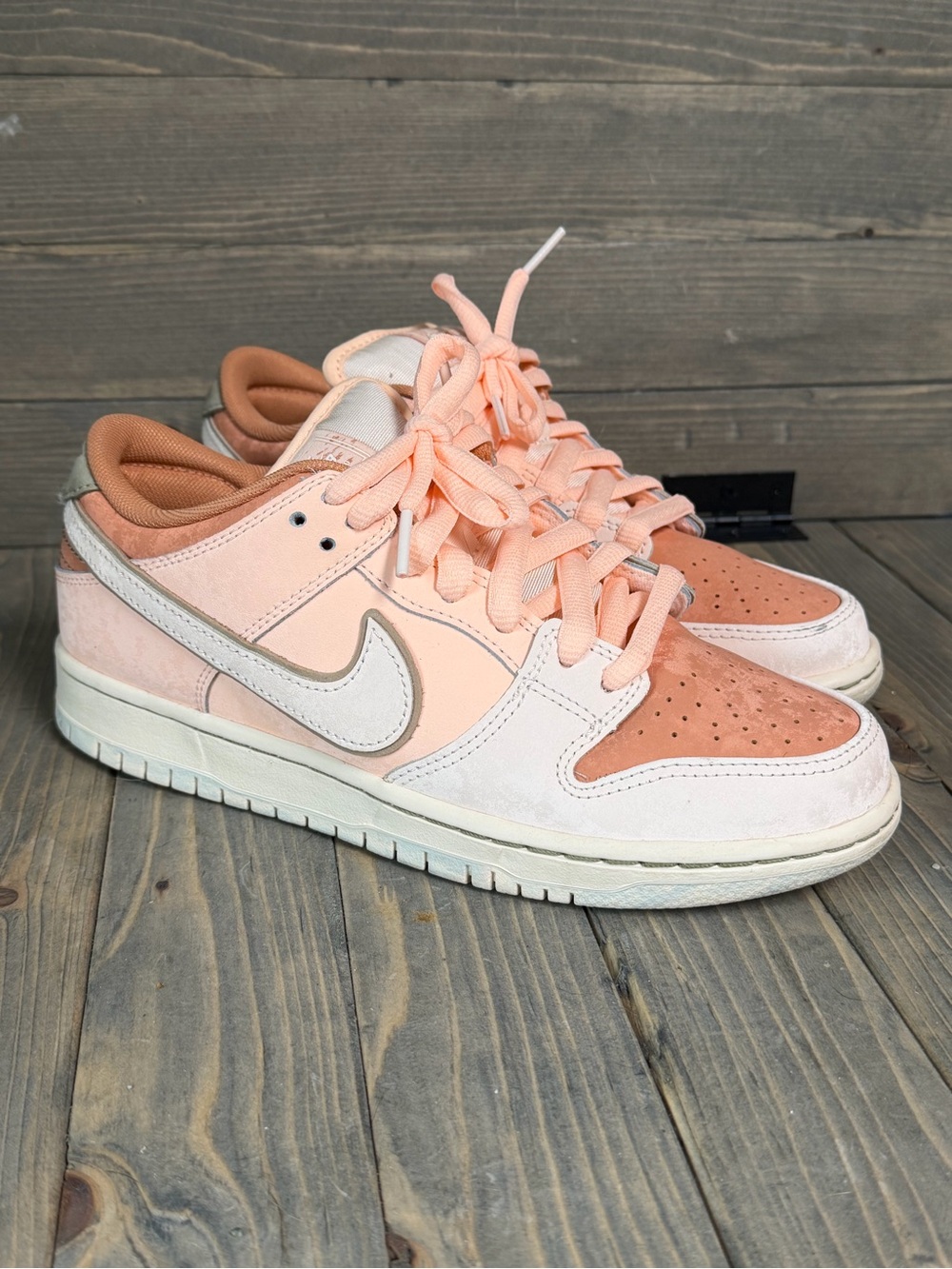 Nike SB Dunk Low Pink Peach Sneakers 7.5 Women’s / 6 Men’s